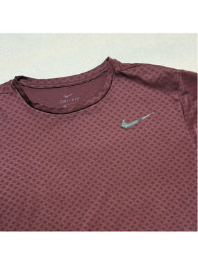 Men's Nike Maroon Dri-Fit Short Sleeve Tee L with Green Swoosh